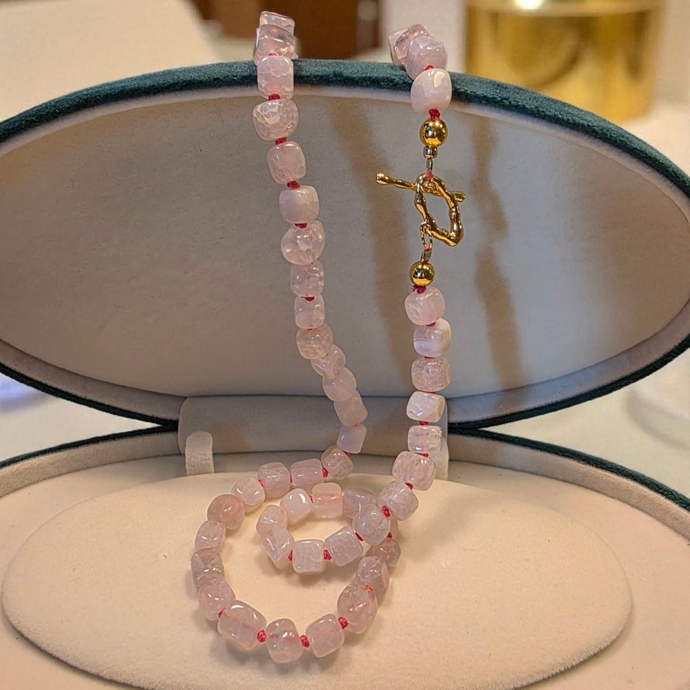 SALE!! Stylish Pale Rose Quartz Necklace - Picture 3 of 5